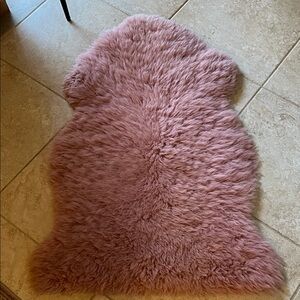 Overland pink real sheep area rug, 42x26 inches , great looking rug